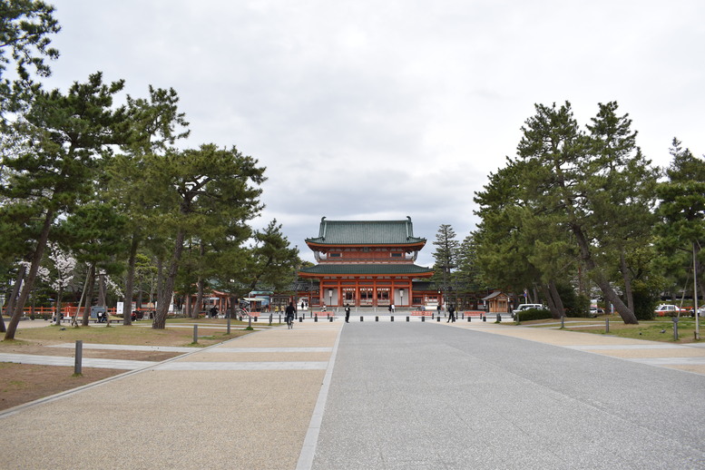 春の京都の名所観光_平安神宮