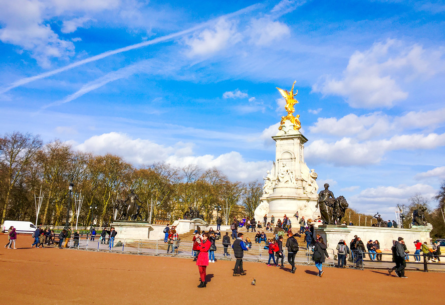 イギリス王室ロイヤルファミリーのお膝元 バッキンガム宮殿の観光案内 歴史 見どころ アクセス 旅狼どっとこむ