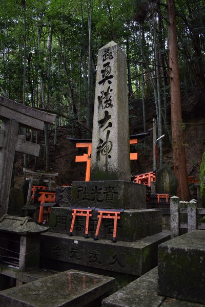 熊鷹社と谺ヶ池