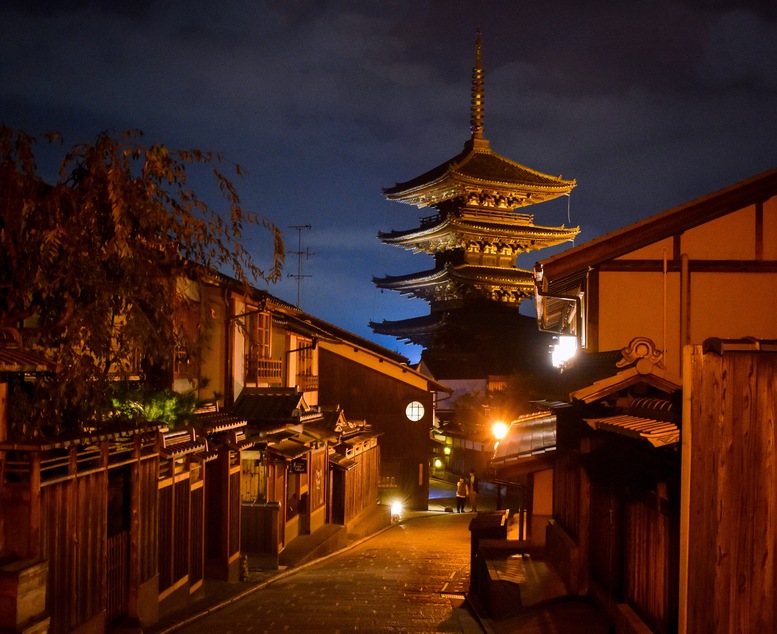 夜の八坂の塔_京都・祇園
