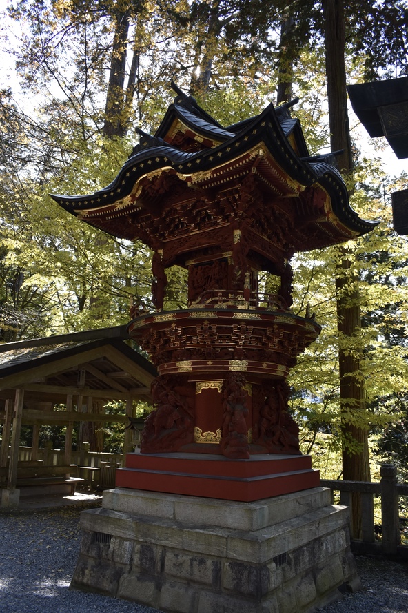 三峯神社_八棟灯籠