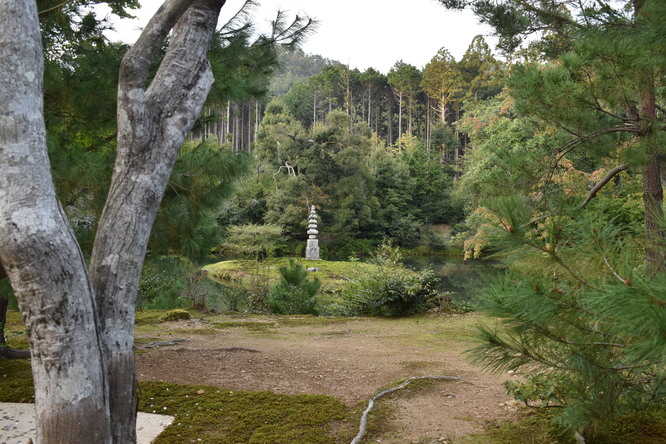 金閣寺_白蛇の塚と安民沢