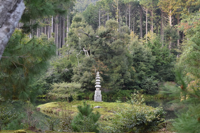 金閣寺_白蛇の塚と安民沢