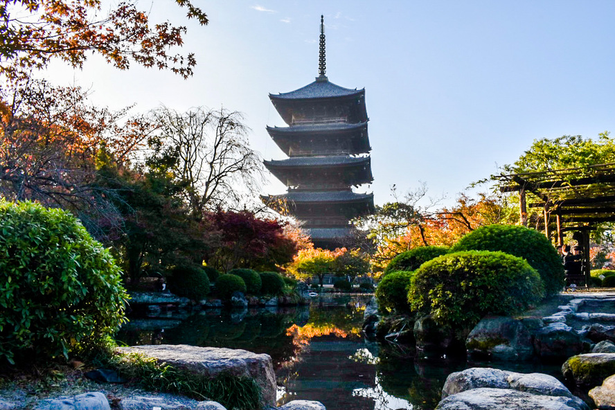 東寺_五重塔と紅葉