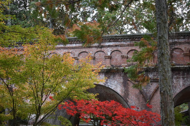 秋の南禅寺_水路閣と紅葉