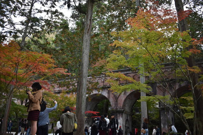 秋の南禅寺_水路閣と紅葉