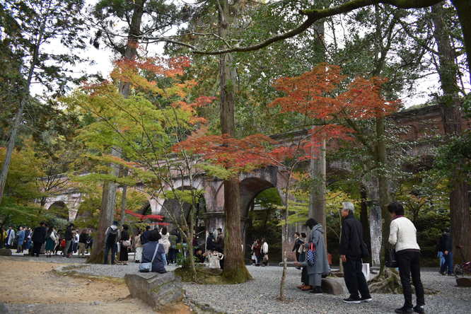 秋の南禅寺_水路閣と紅葉