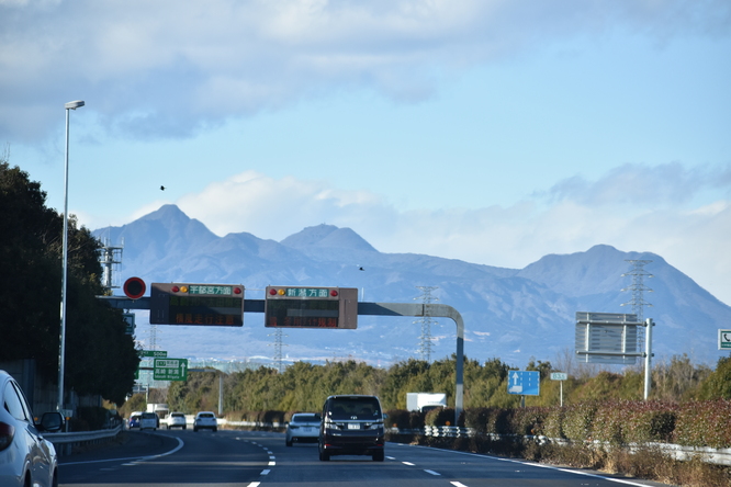 埼玉→草津温泉の車窓_山の風景