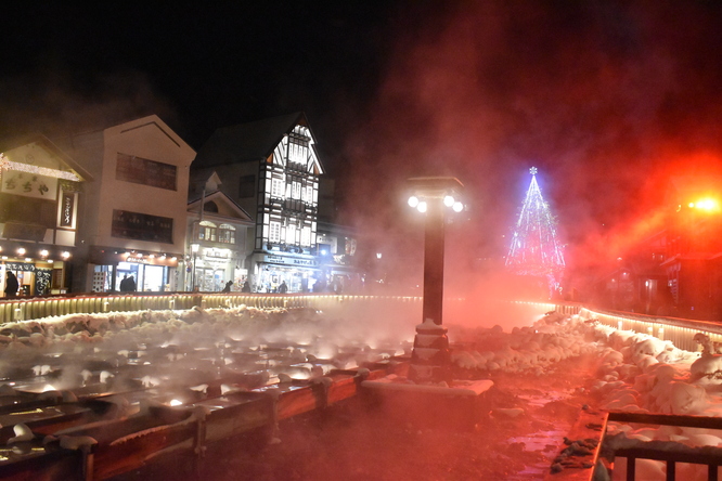 大晦日の草津温泉散策_雪の湯畑とライトアップ