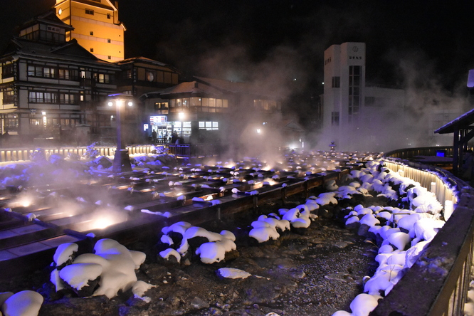 大晦日の草津温泉散策_雪の湯畑とライトアップ