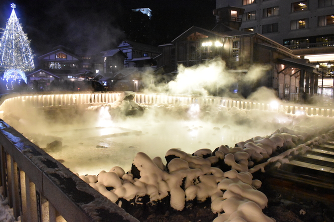 大晦日の草津温泉散策_雪の湯畑とライトアップ