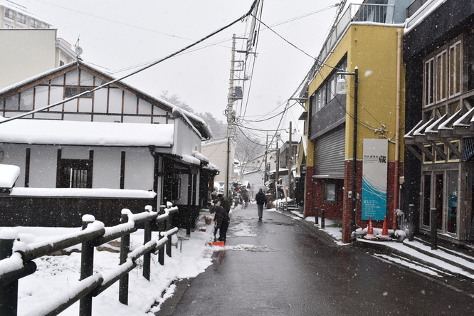 朝の草津温泉_商店街