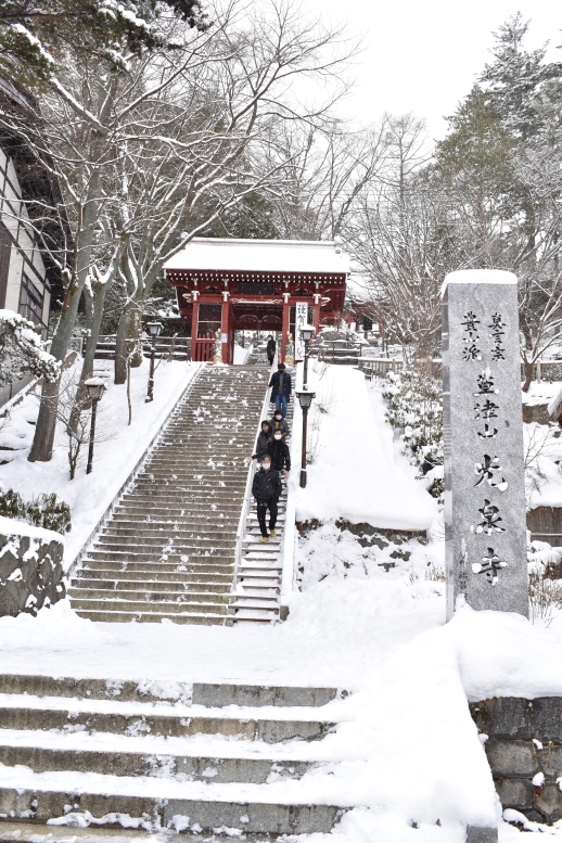 朝の草津温泉_雪化粧と光泉寺