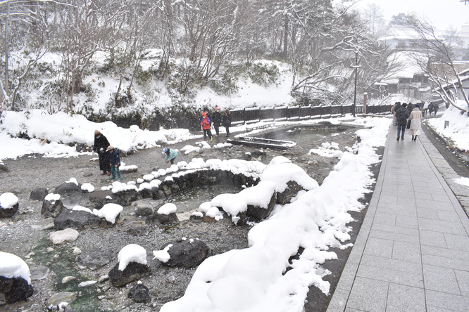 草津温泉・雪の西の河原公園