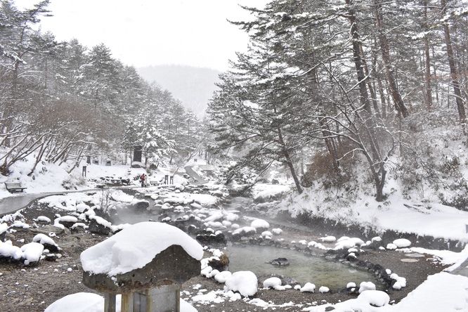草津温泉・雪の西の河原公園