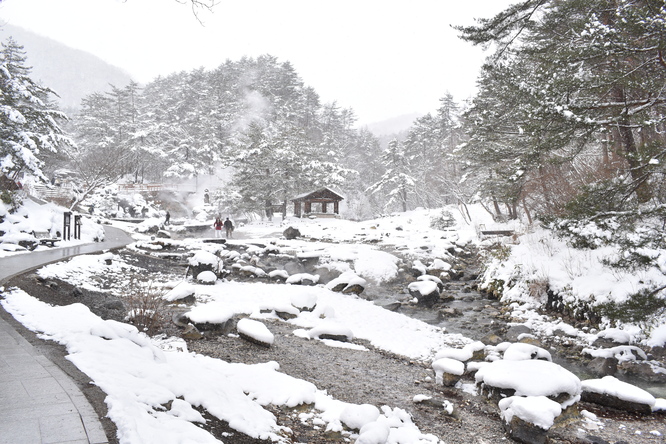 草津温泉・雪の西の河原公園