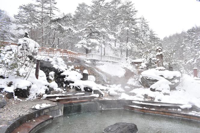 草津温泉・雪の西の河原公園