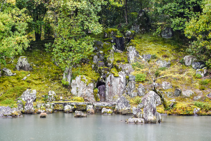 京都・嵐山_天龍寺の龍門の滝