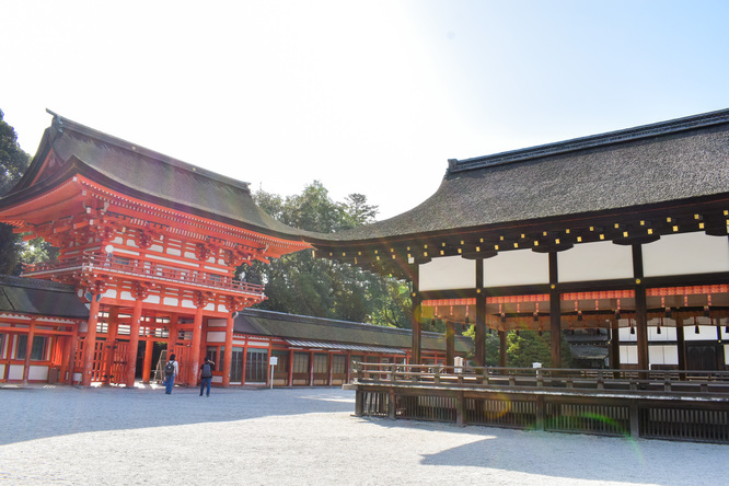 下鴨神社境内_楼門と舞殿