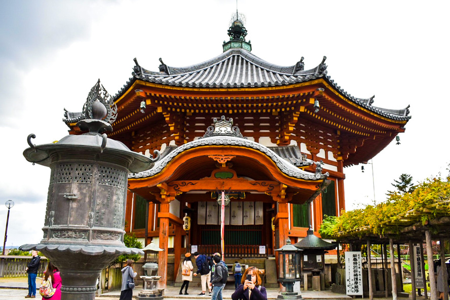 興福寺の南円堂_奈良公園の見どころ
