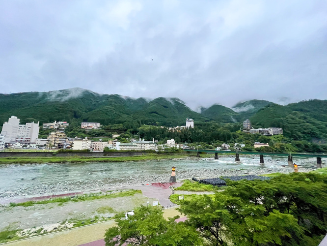 下呂温泉の風景_温泉街と飛騨川