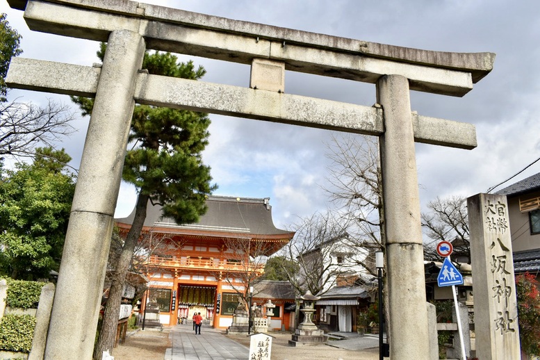 八坂神社の見どころ_南楼門と石鳥居