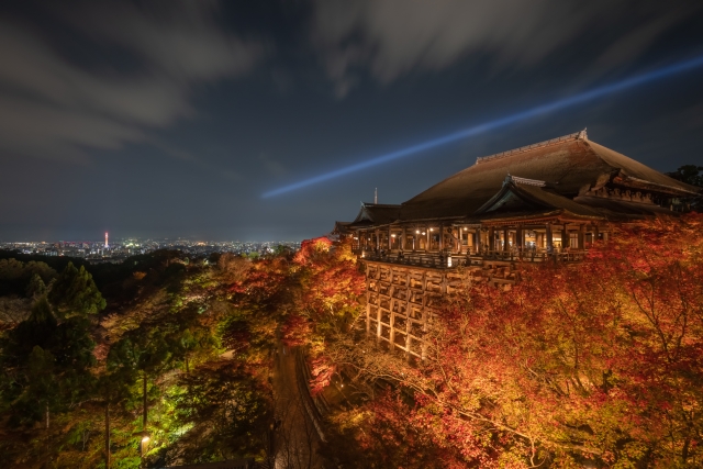 清水寺の見どころ_夜間ライトアップ_開催日時_舞台と紅葉