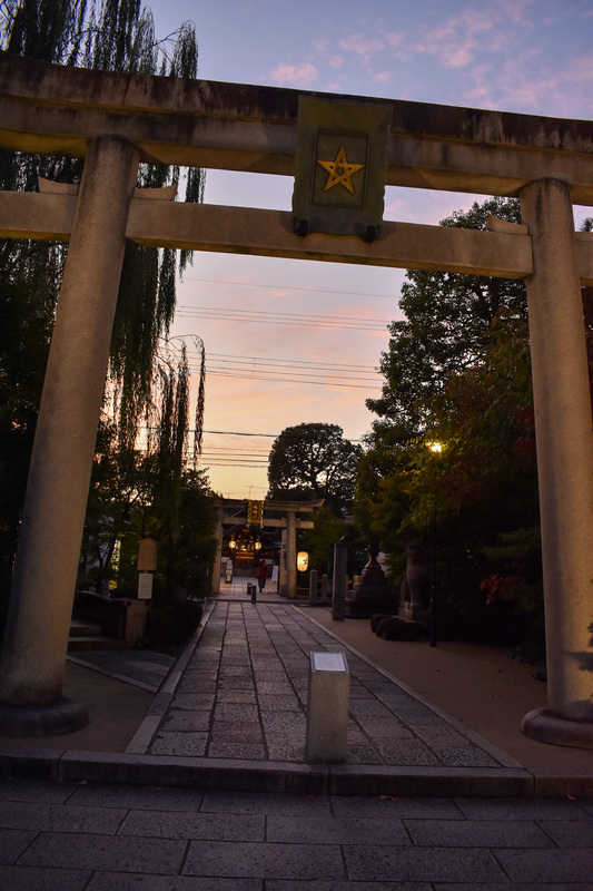 安倍晴明と蘆屋道満_晴明神社_鳥居と晴明桔梗・五芒星