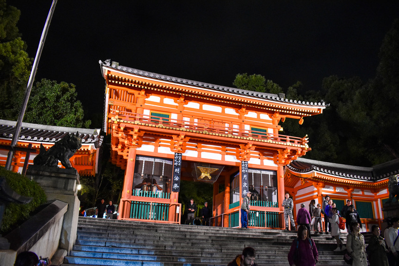 八坂神社の見どころ_西楼門_祇園のシンボル