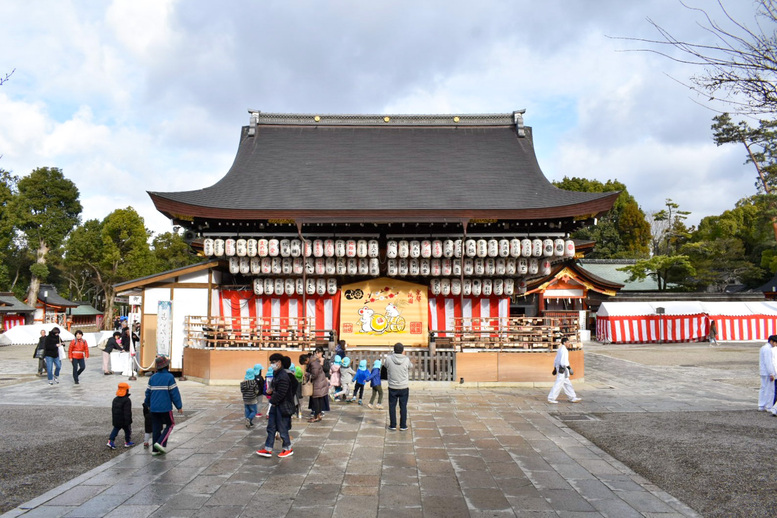 八坂神社の見どころ_舞殿