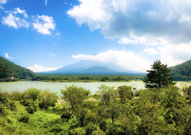 富士五湖ランキング_富士五湖の成り立ち-5つの湖_精進湖の風景