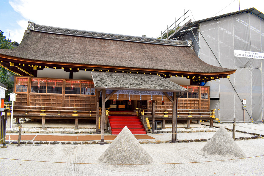京都観光-最古の最強パワースポット！上賀茂神社の見どころ-細殿と立砂