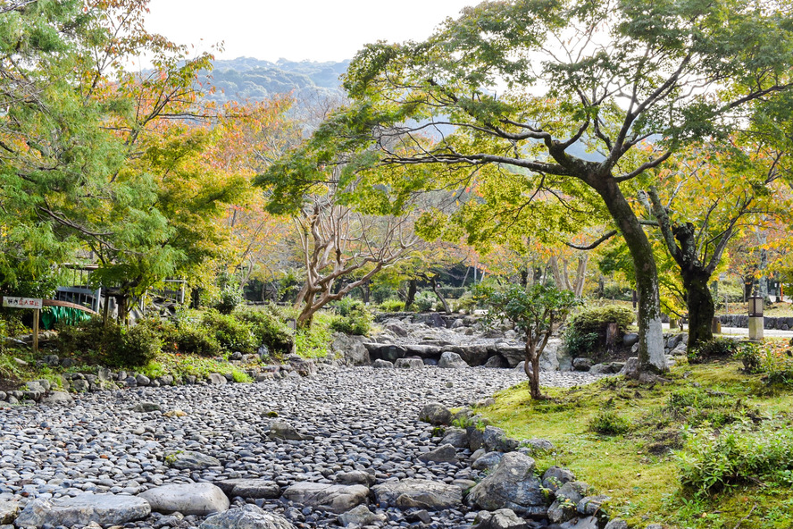 祇園・八坂エリアの見どころ_円山公園の紅葉と枯山水