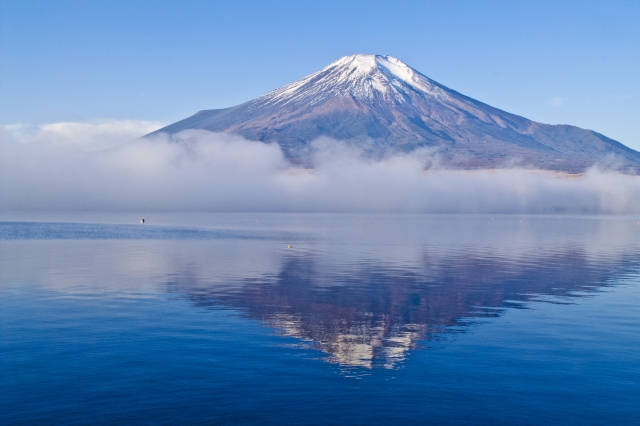 山中湖へ日帰り旅行-おすすめの見どころと観光マップ_長池親水公園-冬の逆さ富士