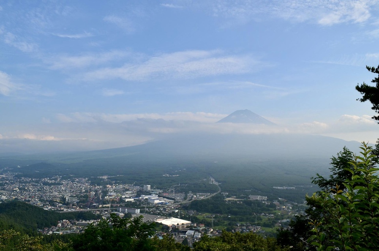 河口湖観光-富士山ロープウェイ_かちかち山の見どころ-たぬき茶屋の展望台