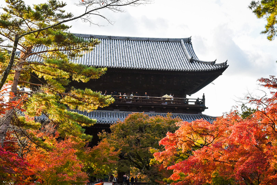 京都観光_南禅寺の見どころ_三門と秋の紅葉
