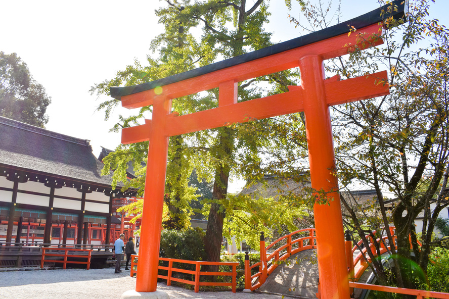 京都観光ご利益だらけのパワースポット_下鴨神社の歴史_鳥居と太鼓橋