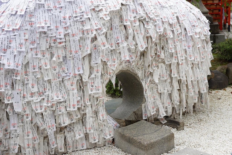 京都観光_祇園・八坂エリアの見どころ_安井金比羅宮_縁切り縁結びの碑