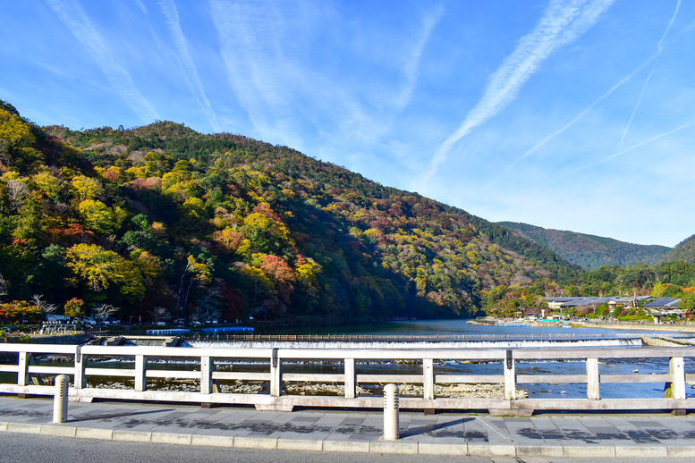 京都・嵐山のおすすめ観光スポット_渡月橋の観光地情報_紅葉