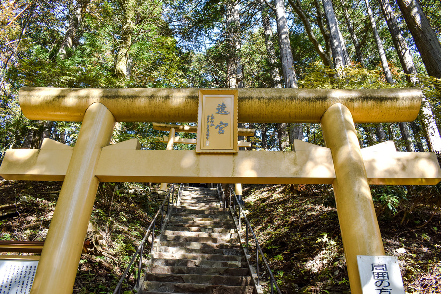 人を選ぶ？秩父のパワースポット_三峯神社のご利益とご祭神-御眷属拝借