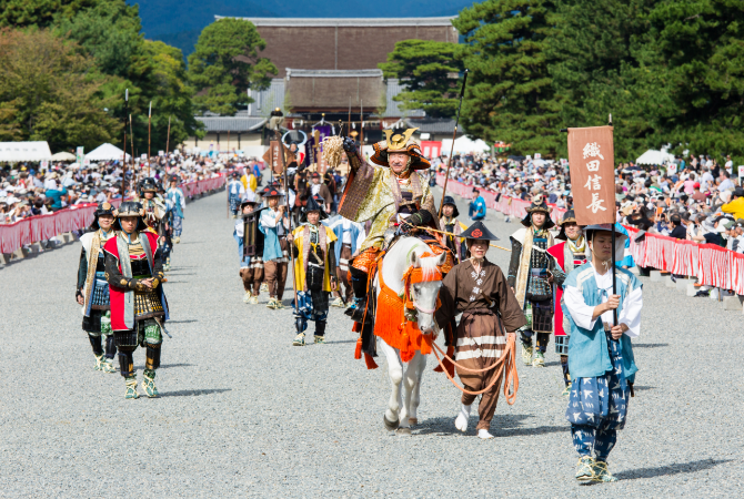 蘇った平安京と花々の名所-平安神宮と神苑の見どころ_秋のイベント-時代祭（京都三大祭）