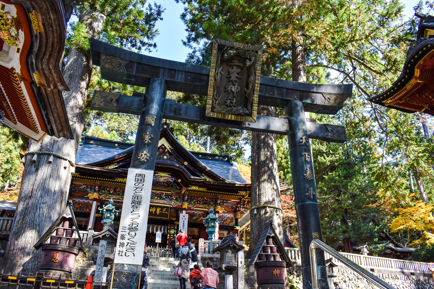 人を選ぶ？秩父のパワースポット_三峯神社の見どころ-拝殿と境内