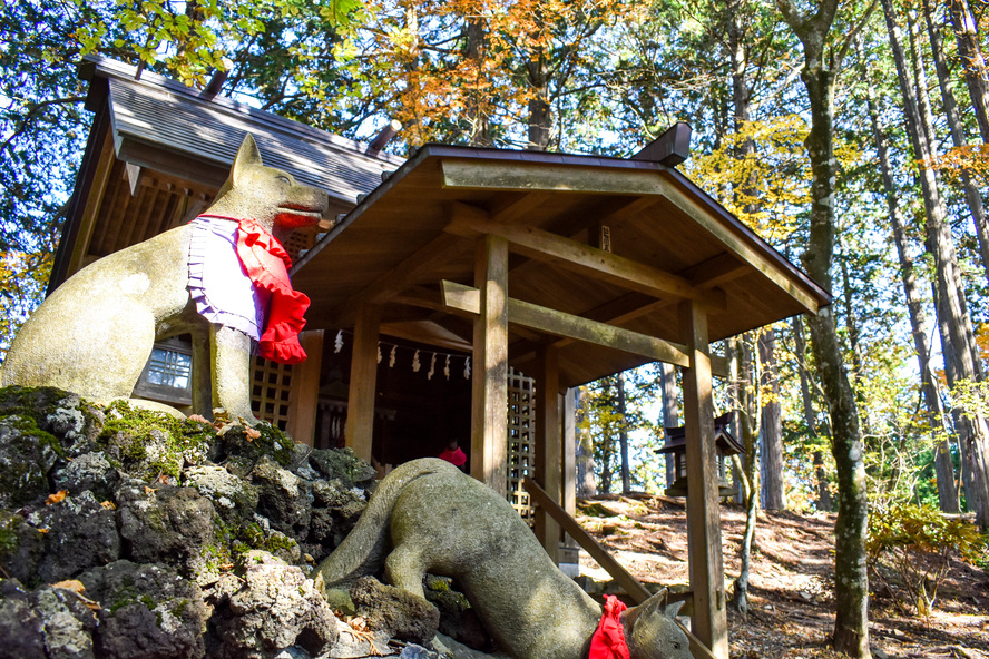 人を選ぶ？秩父のパワースポット_三峯神社の見どころ-お仮屋（遠宮）と狼