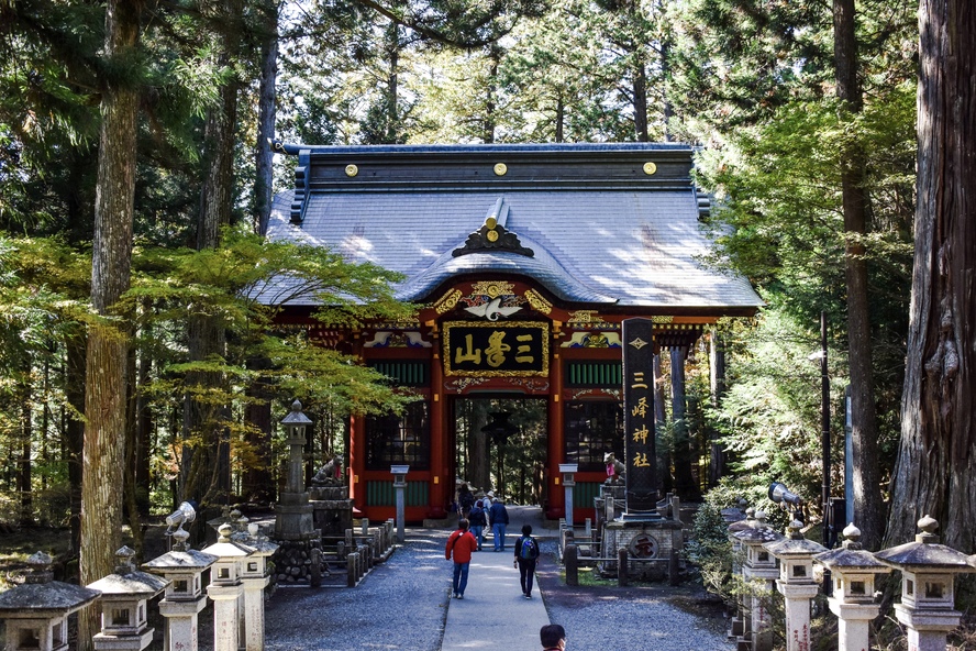 呼ばれる？秋の秩父「三峯神社」へ行ってみた-随身門