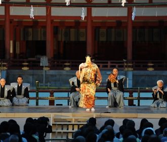 蘇った平安京と花々の名所-平安神宮と神苑の見どころ_初夏のイベント-京都薪能