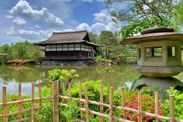 蘇った平安京と花々の名所-平安神宮と神苑の見どころ_初夏のイベント-花菖蒲・杜若・睡蓮の見頃