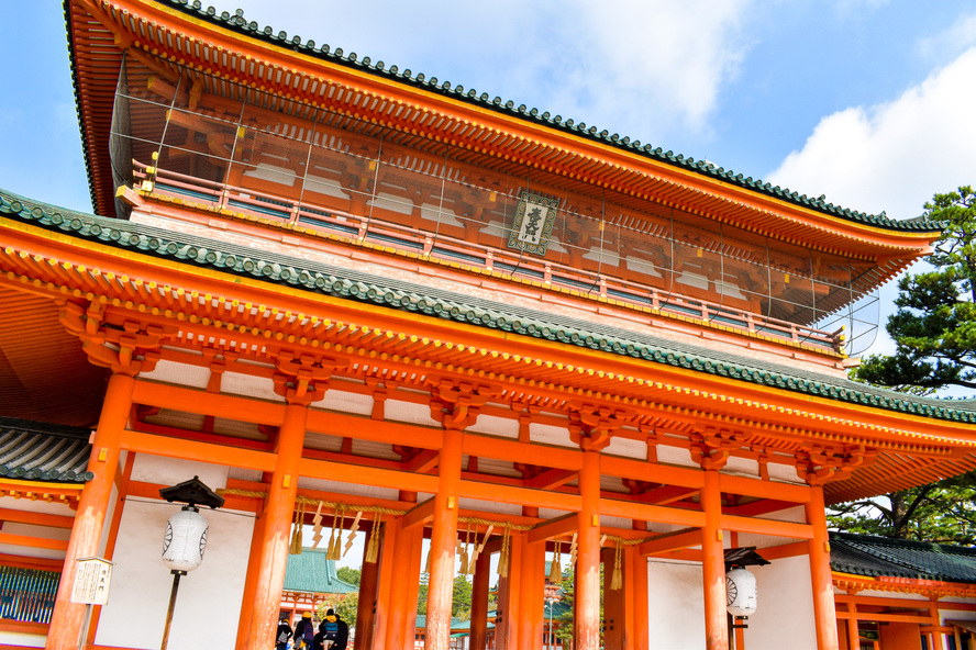 蘇った平安京と花々の名所-平安神宮と神苑の見どころとイベント-時代祭（京都三大祭）