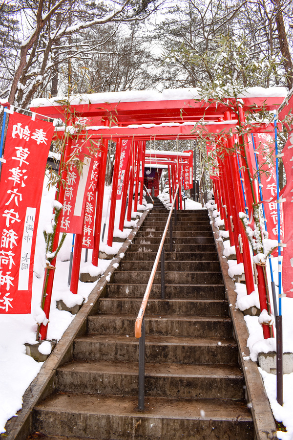 カップルや女子旅にオススメ！草津温泉の観光名所・見どころ_西の河原公園のエモい神社