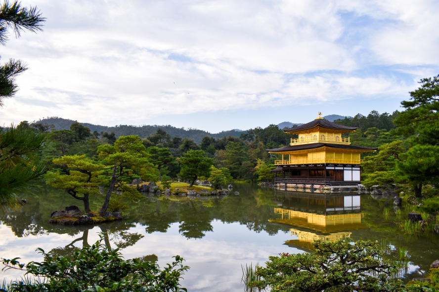 【世界遺産】金閣寺（鹿苑寺）の見どころ・歴史・特徴-京都観光の前に知りたい拝観料金・アクセス・場所情報