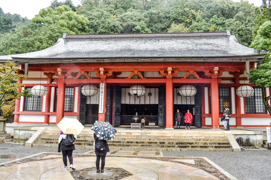 鞍馬寺の見どころとパワースポット_金剛床と六芒星